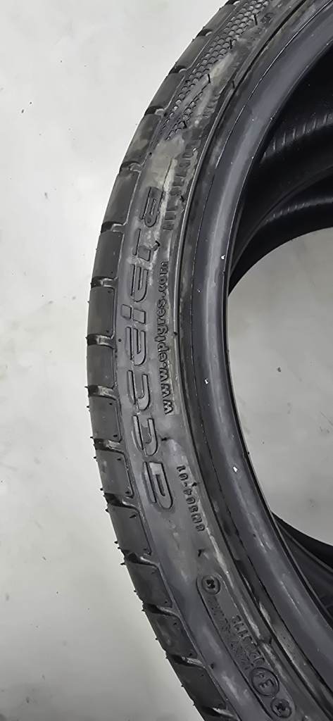 Unused accelera PHI-R 245/35/18 92y XL