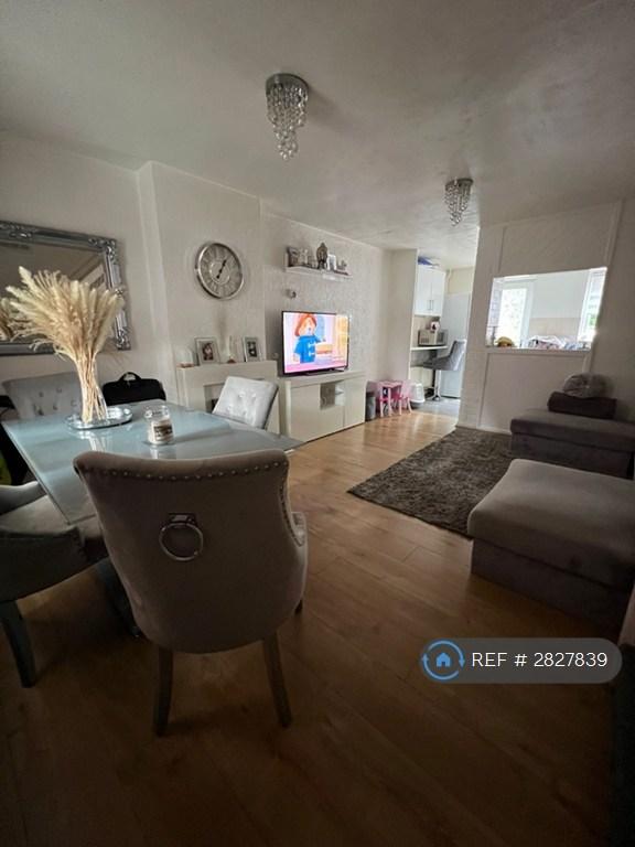 2 bedroom house in Robson Close, London, E6 (2 bed) (#2827839)