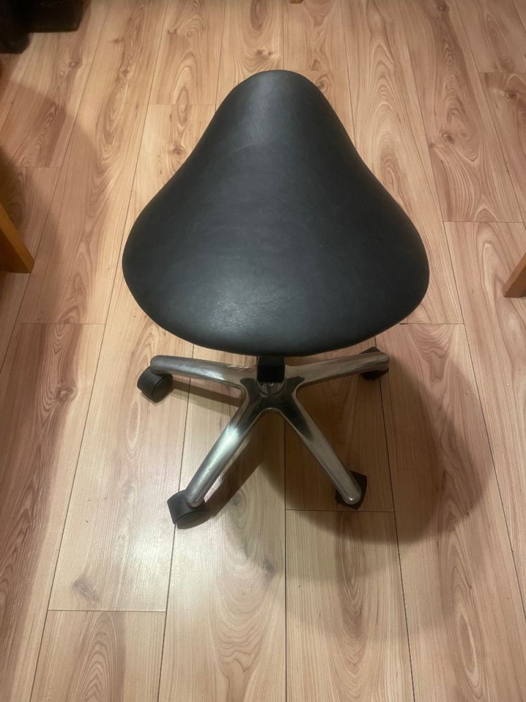 Saddle stool beauty therapy