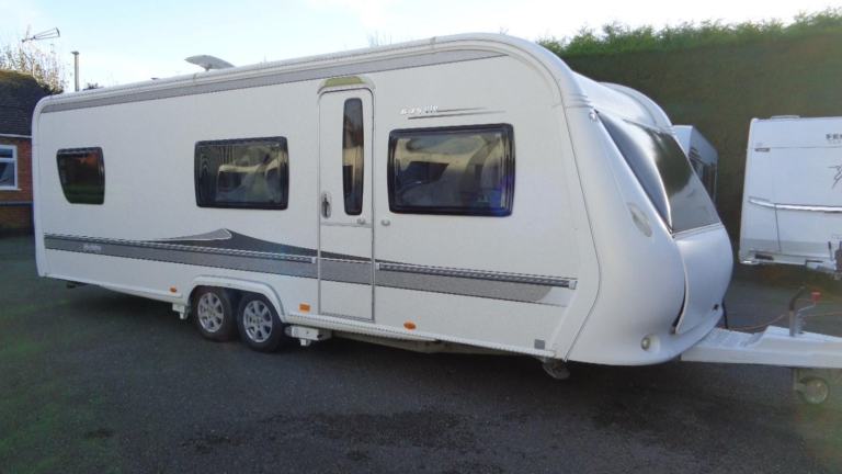 Hobby 645 VIP 5 BERTH,FIXED BED CARAVAN IN CLEAN CONDITION. 2010