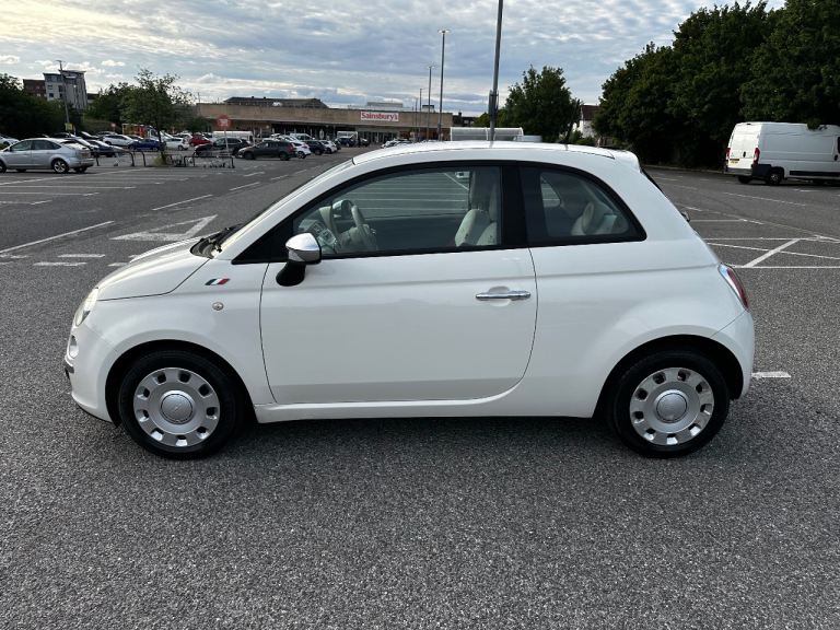 Automatic Fiat 500 petrol 2013 low mileage & drives smoothly