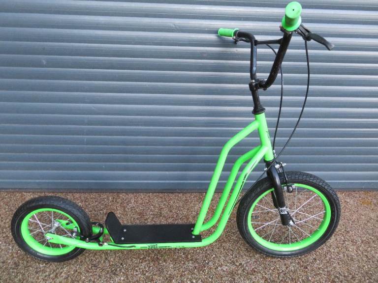 CHILDS SCOOTER IN SUPERB LITTLE USED CONDITION..