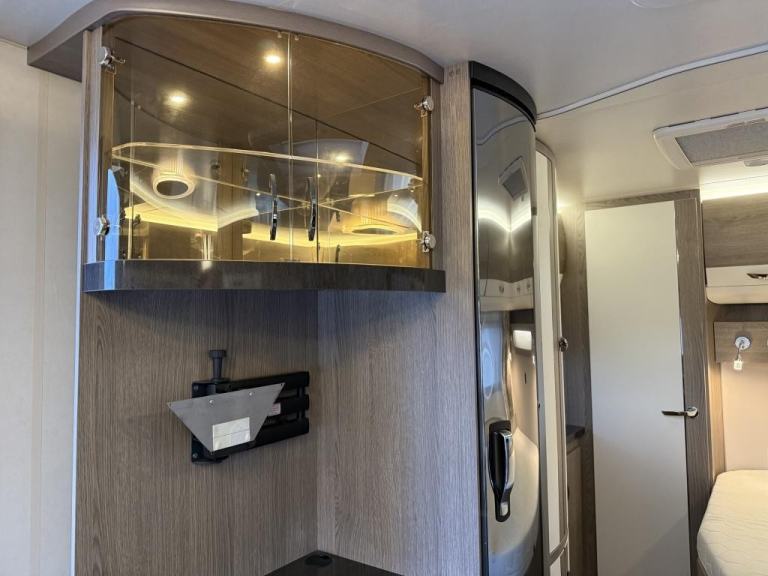 2022 HOBBY Prestige 720 kwfu 6 Berth fixed, bunkbeds, and double