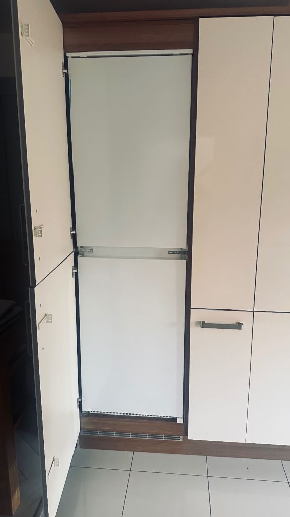 Fridge-freezer. Integrated but can also be opened easily without cupboard door. 