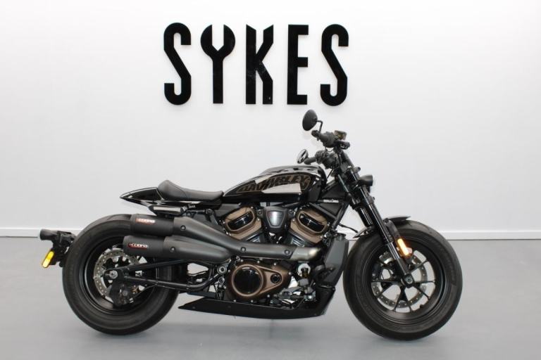 2021 Harley-Davidson RH1250S Sportster S in Vivid Black, Cobra Pipes