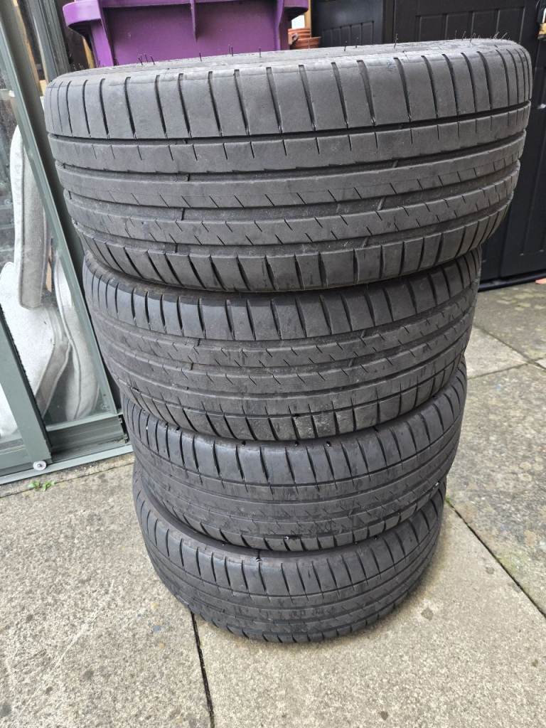 Michelin pilot 4s 225 45 R18