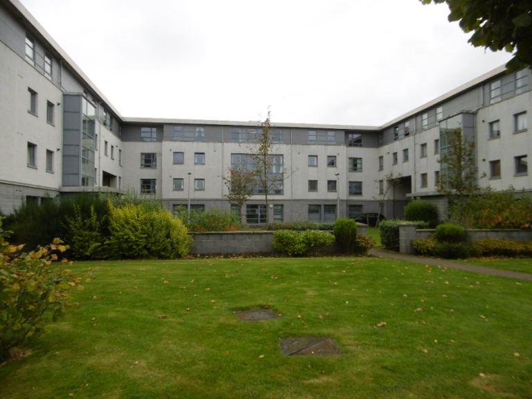2 bedroom flat in Merkland Lane, Pittodrie, Aberdeen, AB24 5RQ