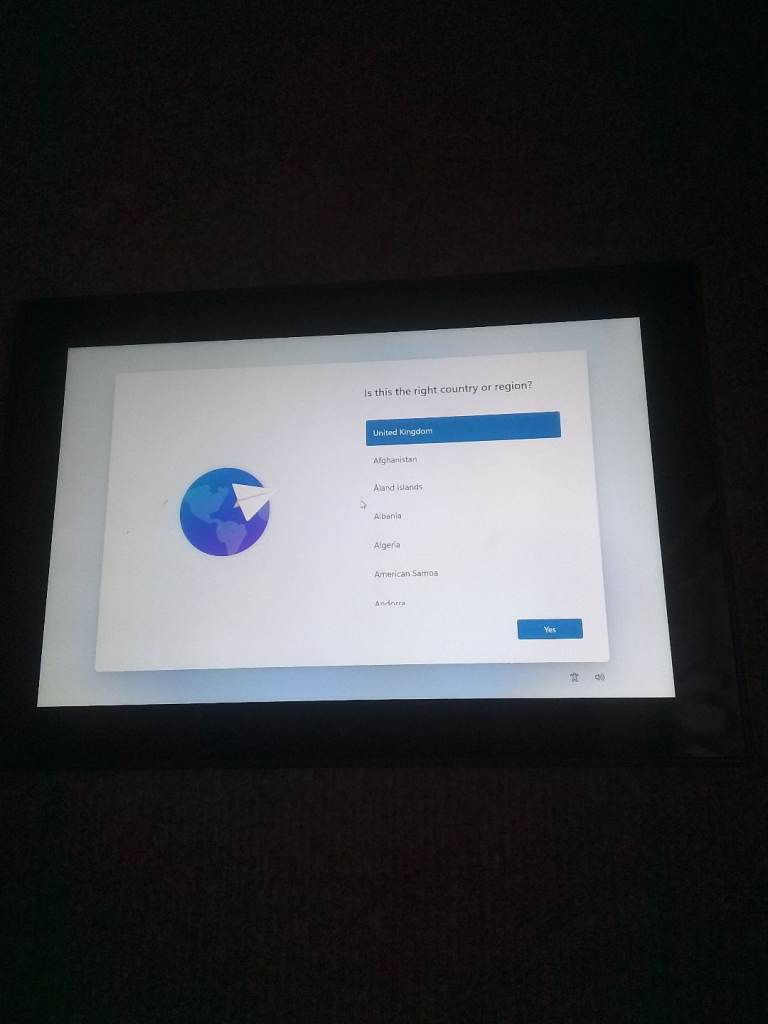 LENOVO TABLET 10 20L4 TOUCH SCREEN WITH STYLUS USED WITH NEW ACCESSORIES 