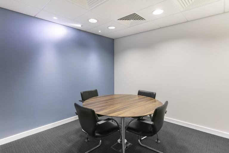 Cobham - KT11 3DB \ Office Space for Rent with 4 Desks