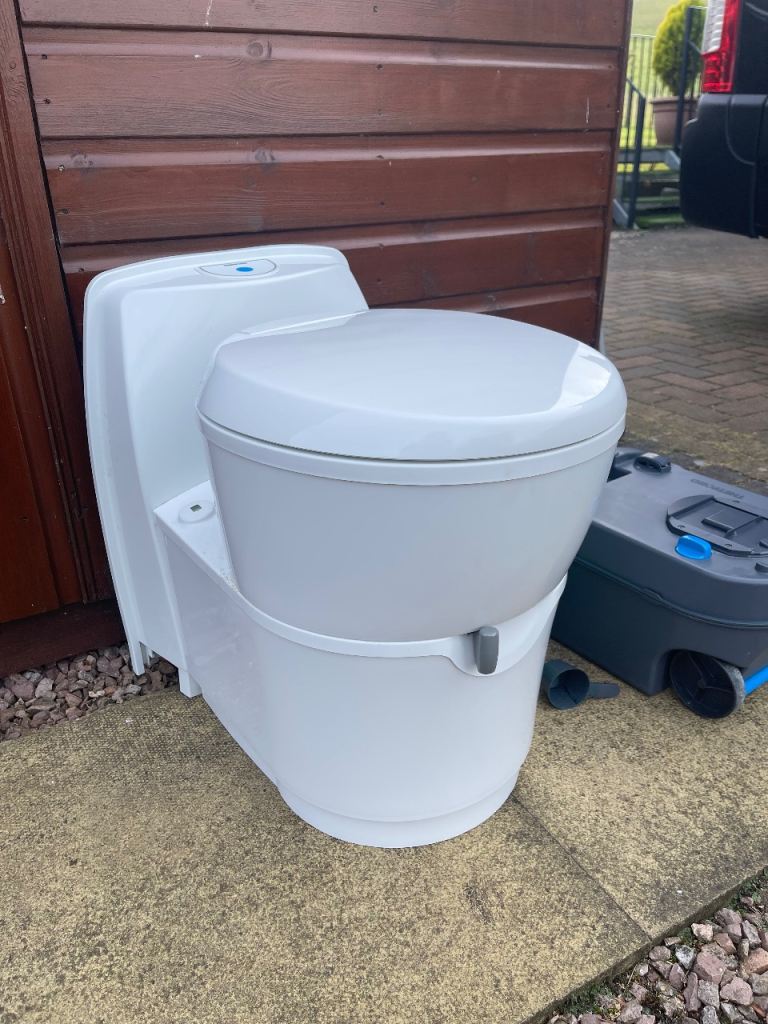 Thetford C223CS Cassette Toilet 12v. Plumbed in. Flush 