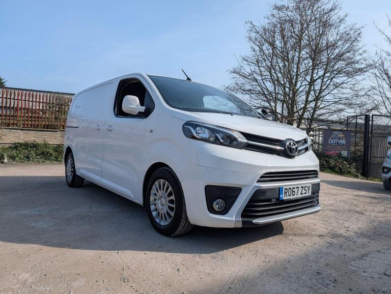 2017 Toyota ProAce 1.6D Comfort Medium Panel Van MWB Euro 6 (s/s) 6dr PANEL VAN Diesel Manual