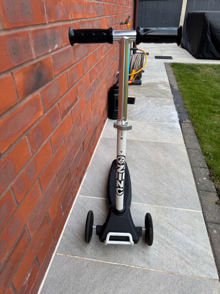 Zinc 3 wheel scooter
