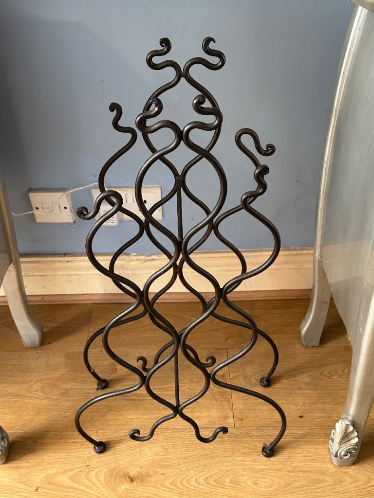 Wrought Iron Wine Rack – Holds 6 Bottles, Good Condition