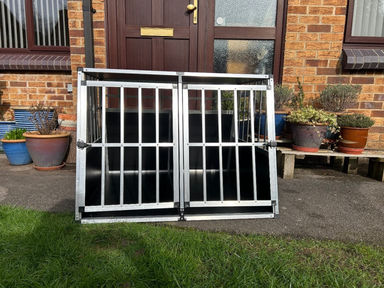 Double Dog Car or Van Crate - Excellent condition, barely used.