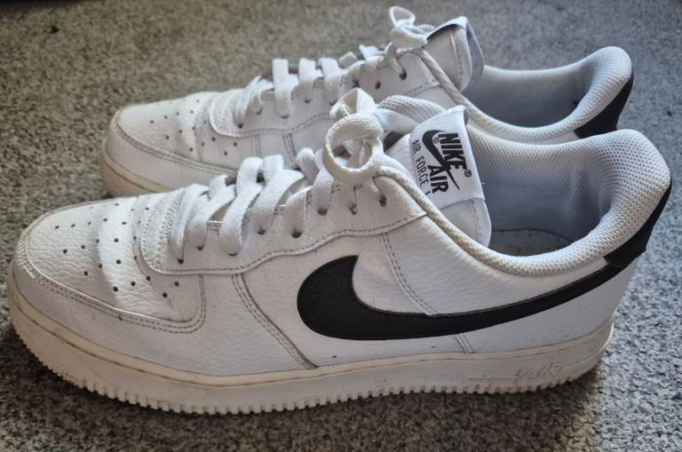 SIZE UK 10 MENS / UNISEX WHITE/BLACK NIKE AIR FORCE 1 TRAINERS