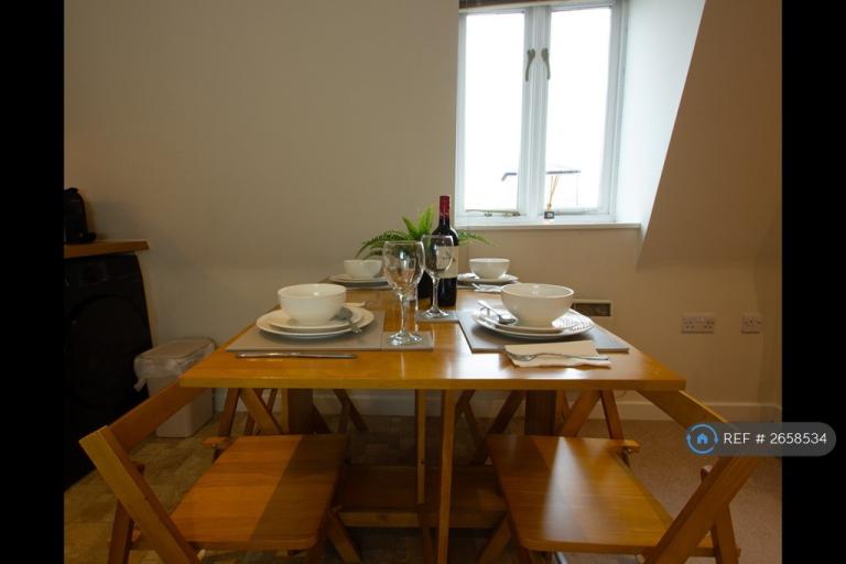 2 bedroom flat in Ridingate House, Canterbury, CT1 (2 bed) (#2658534)