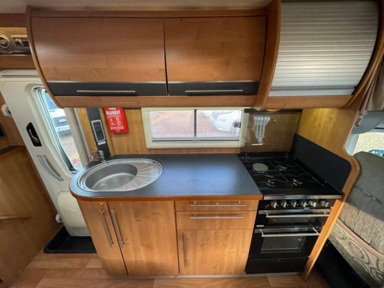 Auto-trail Arapaho 4 Berth 4 Belt End Lounge Motorhome automatic