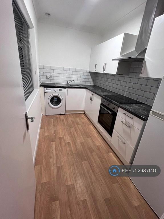2 bedroom flat in Bromley Hill, Bromley, BR1 (2 bed) (#2987140)