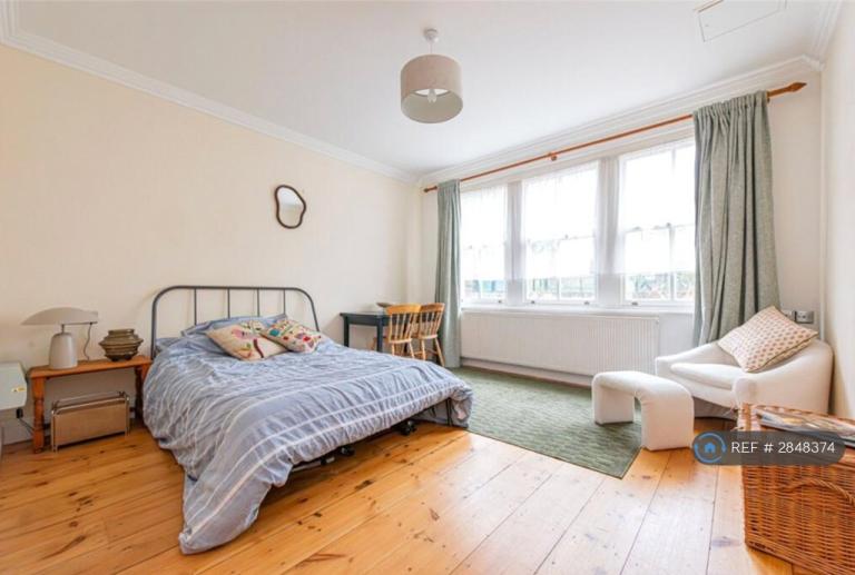 1 bedroom flat in Tollington Way, London, N7 (1 bed) (#2848374)