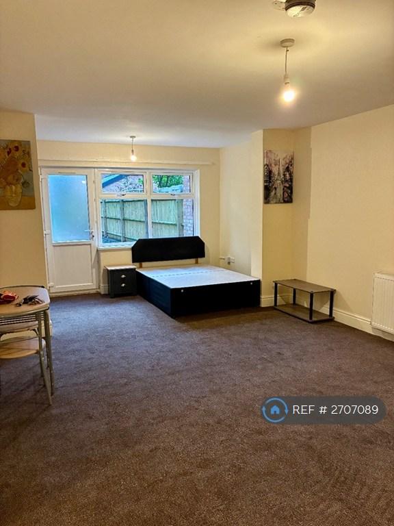 1 bedroom flat in Birmingham, Birmingham, B13 (1 bed) (#2707089)