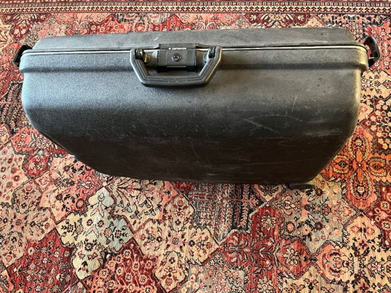 Samsonite suit case