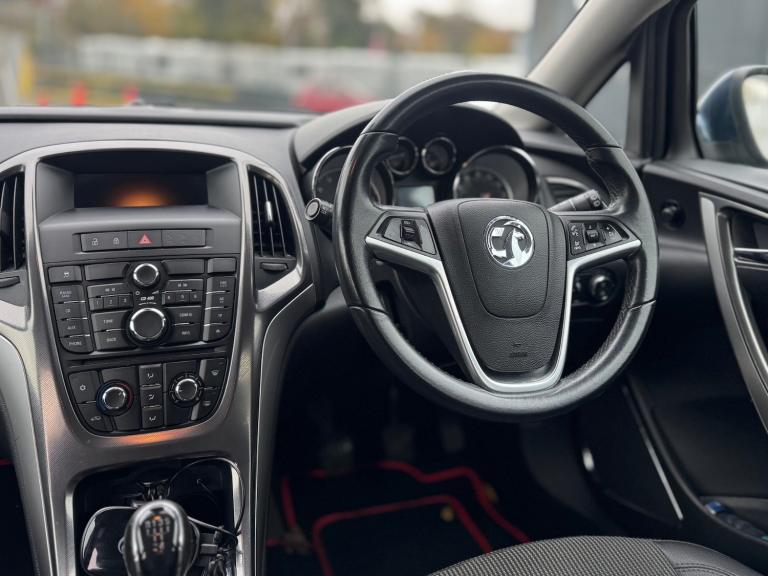 2011 Vauxhall Astra 1.6i 16V SE 5dr HATCHBACK Petrol Manual