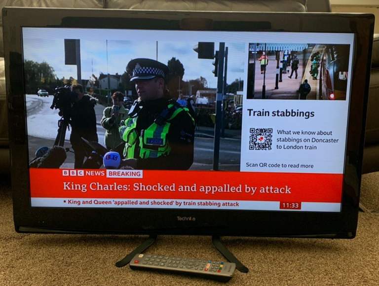 image for ++ Technika 32 Inch HD LCD TV Built In DVD Player & Freeview ++