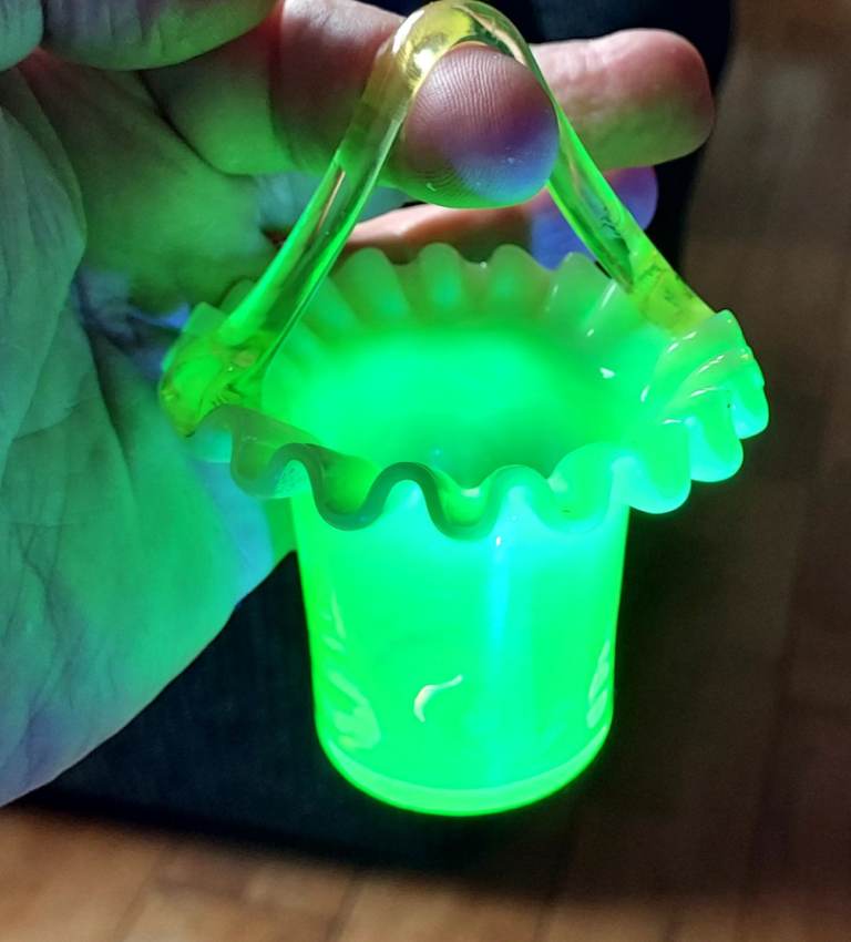 Fenton uranium glass  Basket