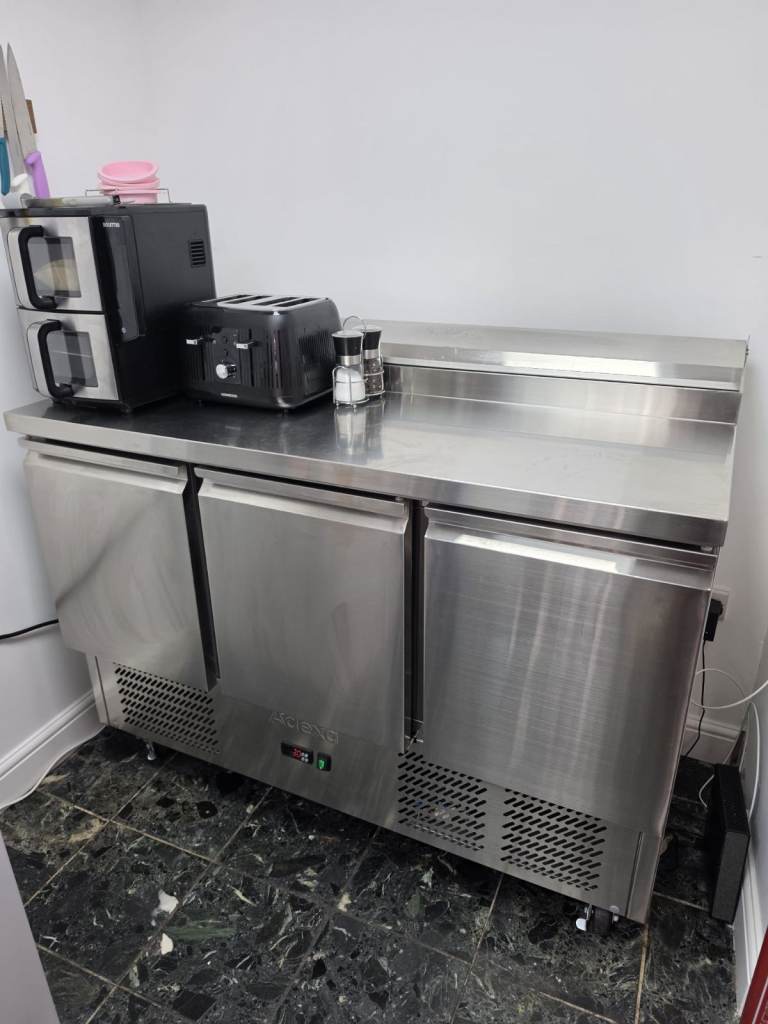 Refrigerated Prep Table 3 Doors Sandwich Top 8xGN1/6 - As Good As New