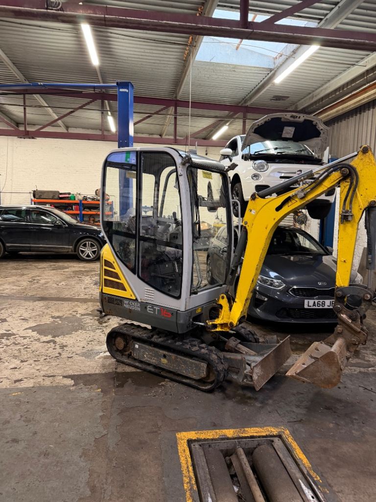 wacker neuson et16 mini digger 