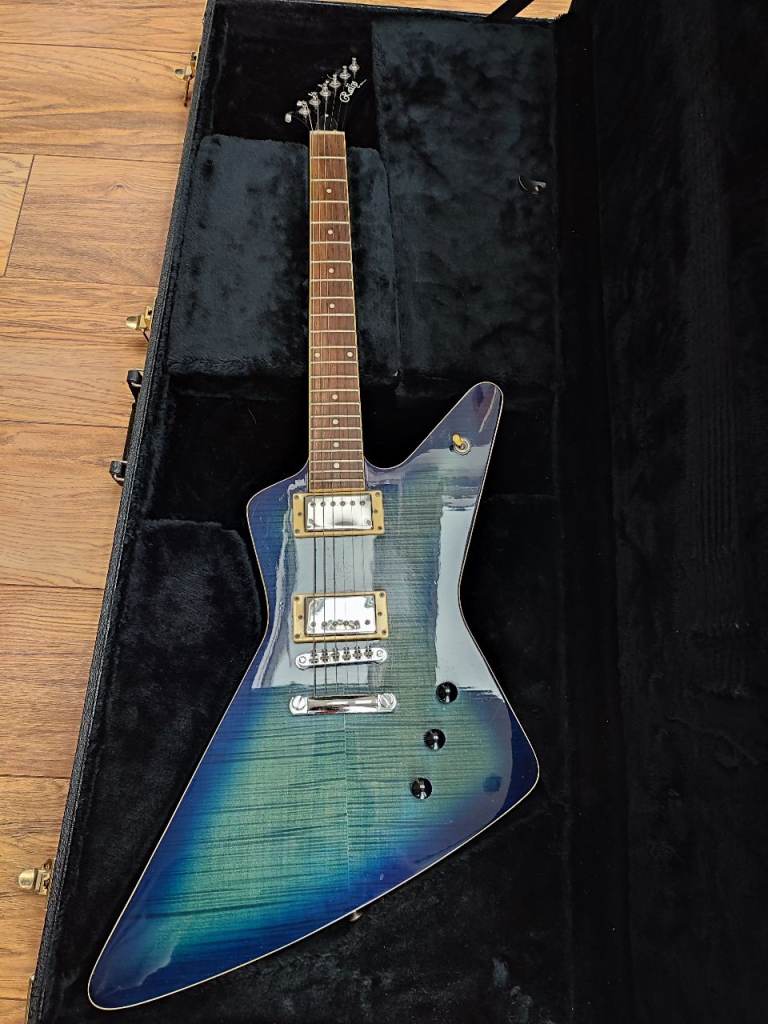 Electric Guitar – Rally Thunderbolt (explorer shape) Blue Burst