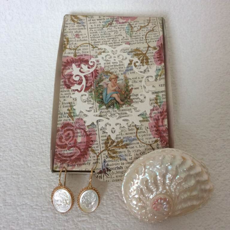 Vintage 925 silver gold plated mother-of-pearl cameo earrings - 3cm/1'' - box