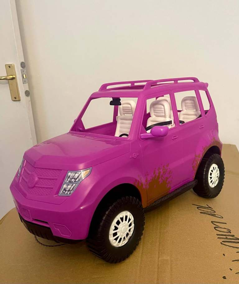 Barbie 4 seater jeep and Barbie getaway house