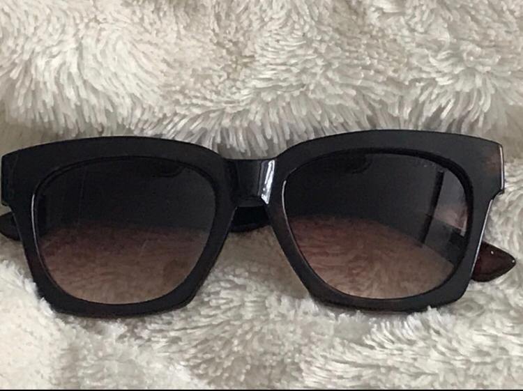 Levi's leopard coloured sunglasses