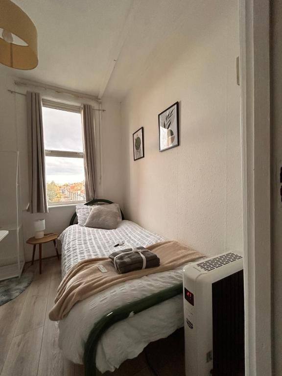 Single room all bills included bd9 Duckworth lane area