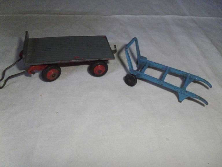 DINKY TOYS FARM TRAILER 1950/60'S NO 25G.& SACKBARROW NO TR13