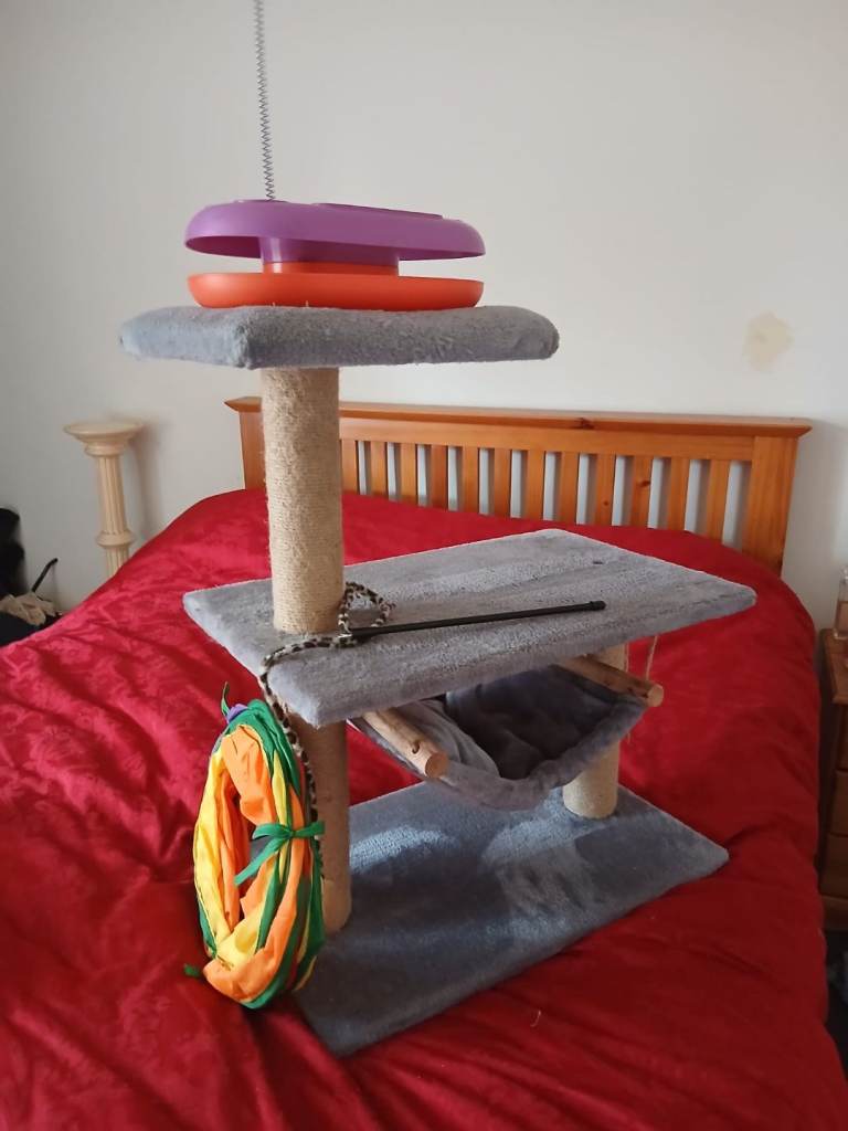 Cat tree with toys and tunnel