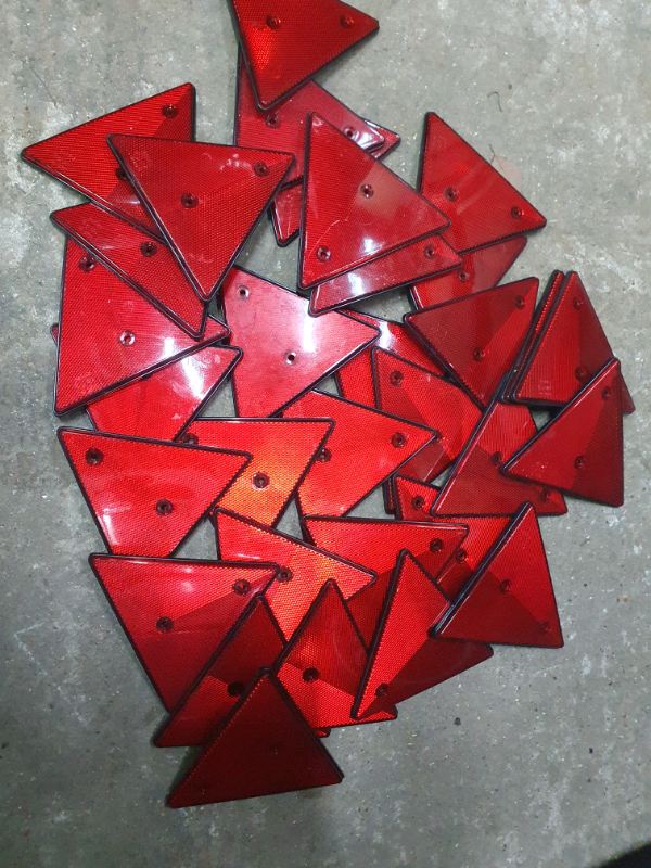 50 trailer red triangles