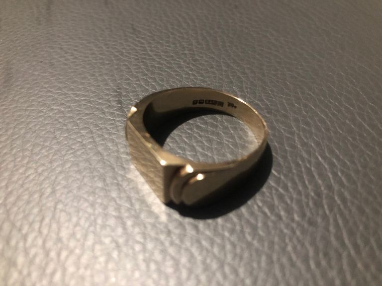 9ct gold ring 13 grams 