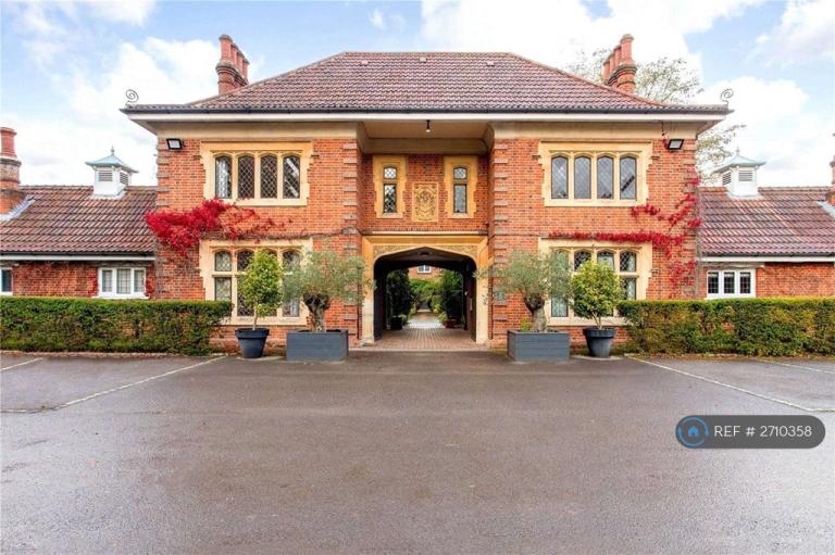 image for 3 bedroom flat in Windsor Forest Court, Ascot, SL5 (3 bed) (#2710358)