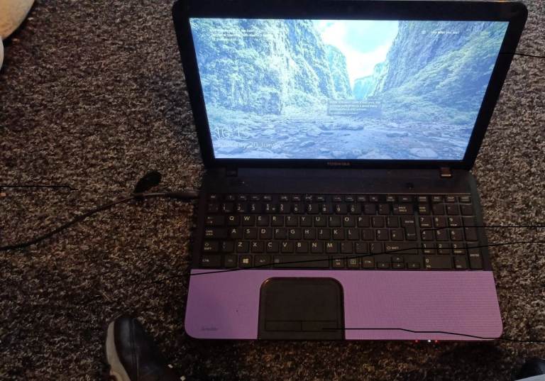TOSHIBA SATELITE C855