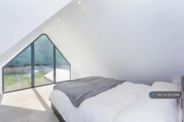 3 bedroom house in Holly Close, Highmoor Cross, Henley-On-Thames, RG9 (3 bed) (#2670288)