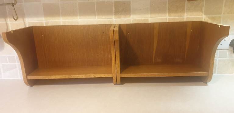 Kitchen under cupboard oak display/cup unit