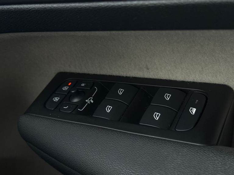 2022 Volvo XC40 2.0 B4P Inscription 5dr AWD Auto [7 speed] ESTATE PETROL Automatic