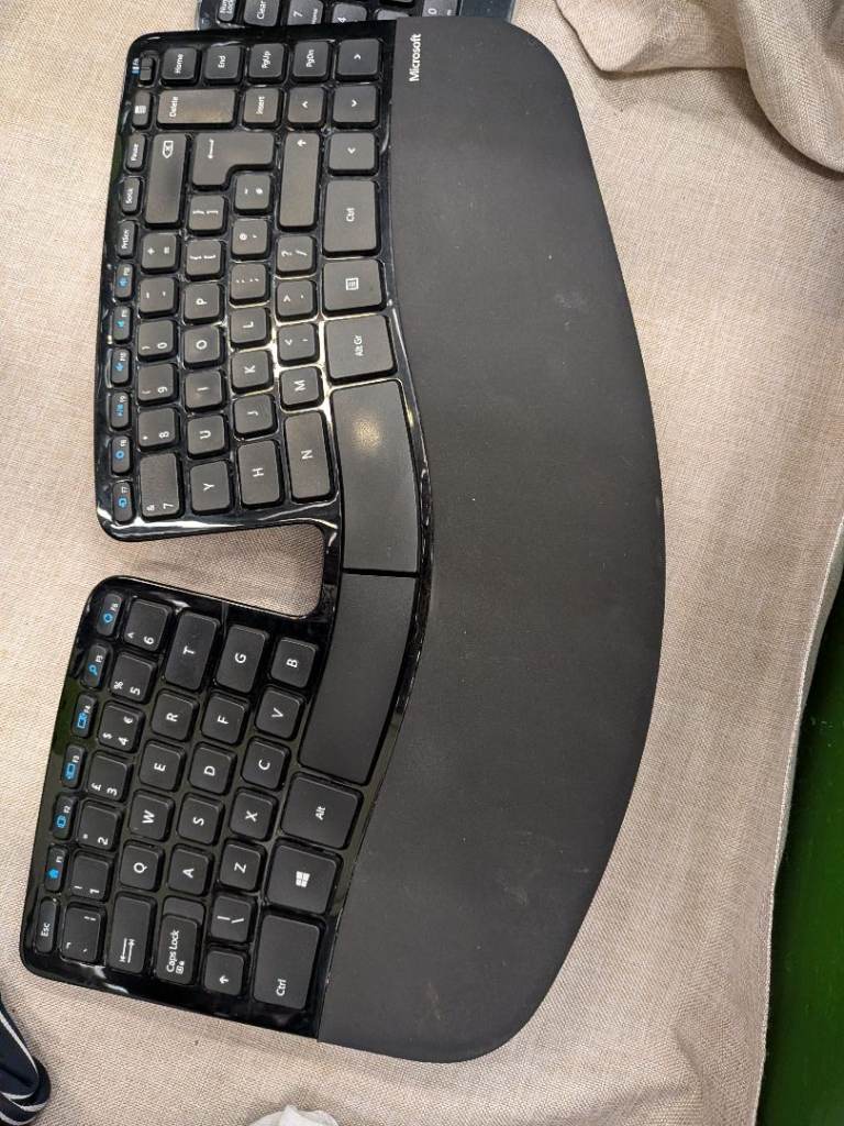 Microsoft ergonomic keyboard 