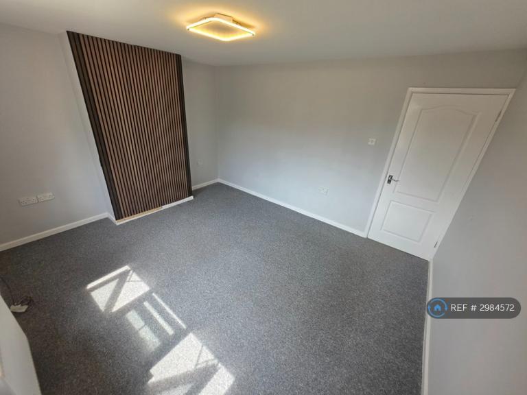 1 bedroom flat in Elaine Close, Exeter, EX4 (1 bed) (#2984572)