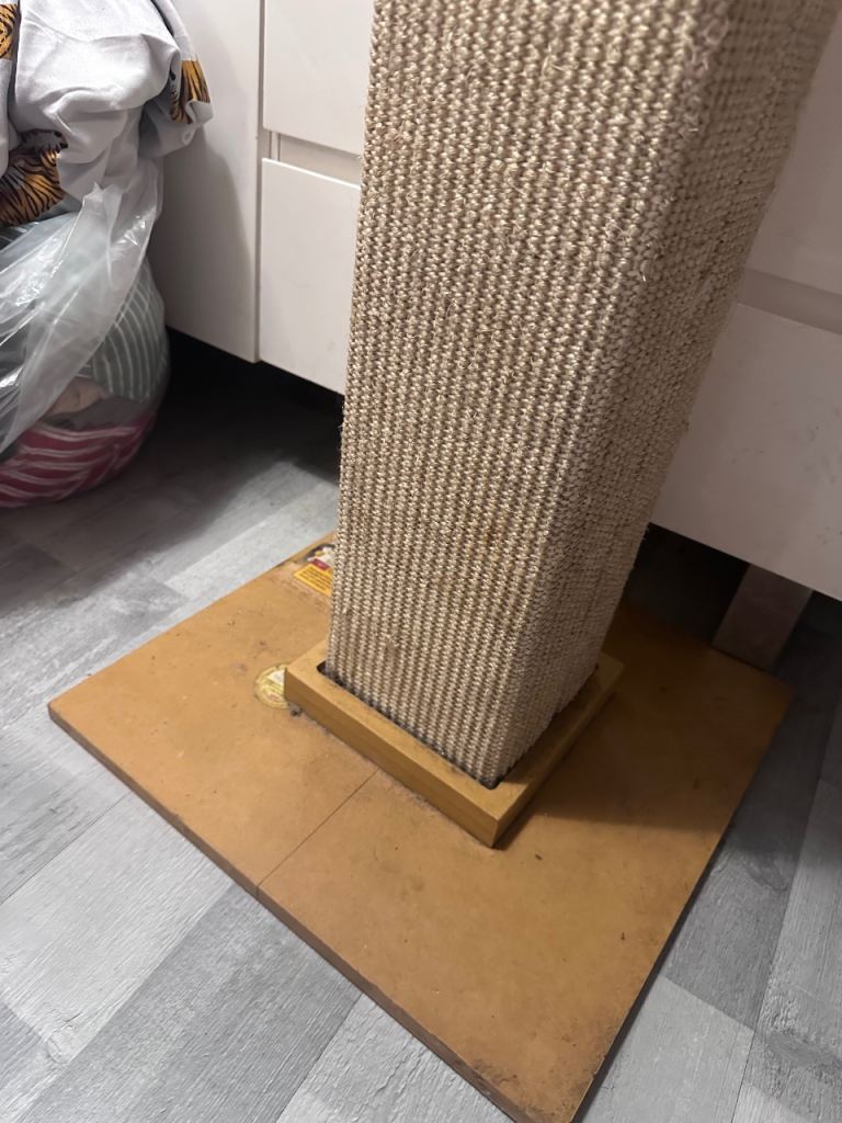 Cat tower/scratch pad 