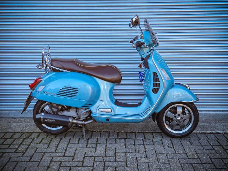 Piaggio Vespa GTS 300 70th Anniversary Edition