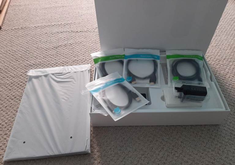 Portable Touch screen 15.6" Rechargeable Monitor