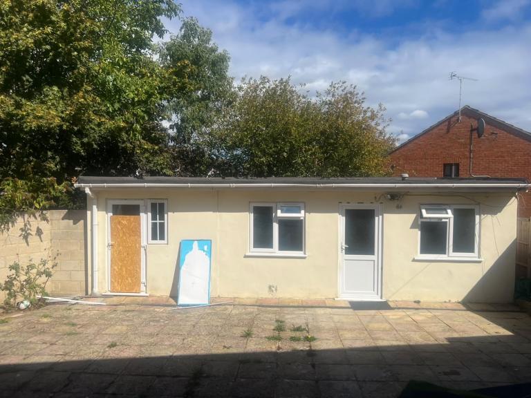 studio flat to rent 